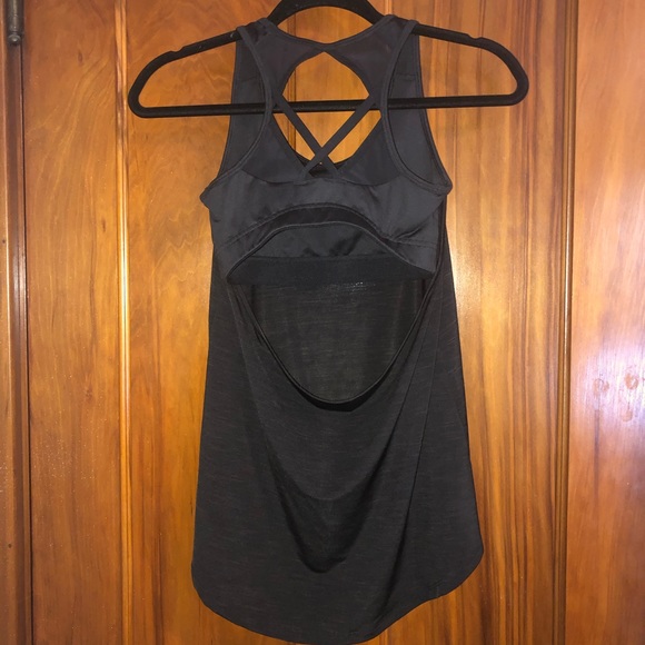 NWOT H&M Workout Top w/ Built-in Sports Bra - Picture 4 of 6